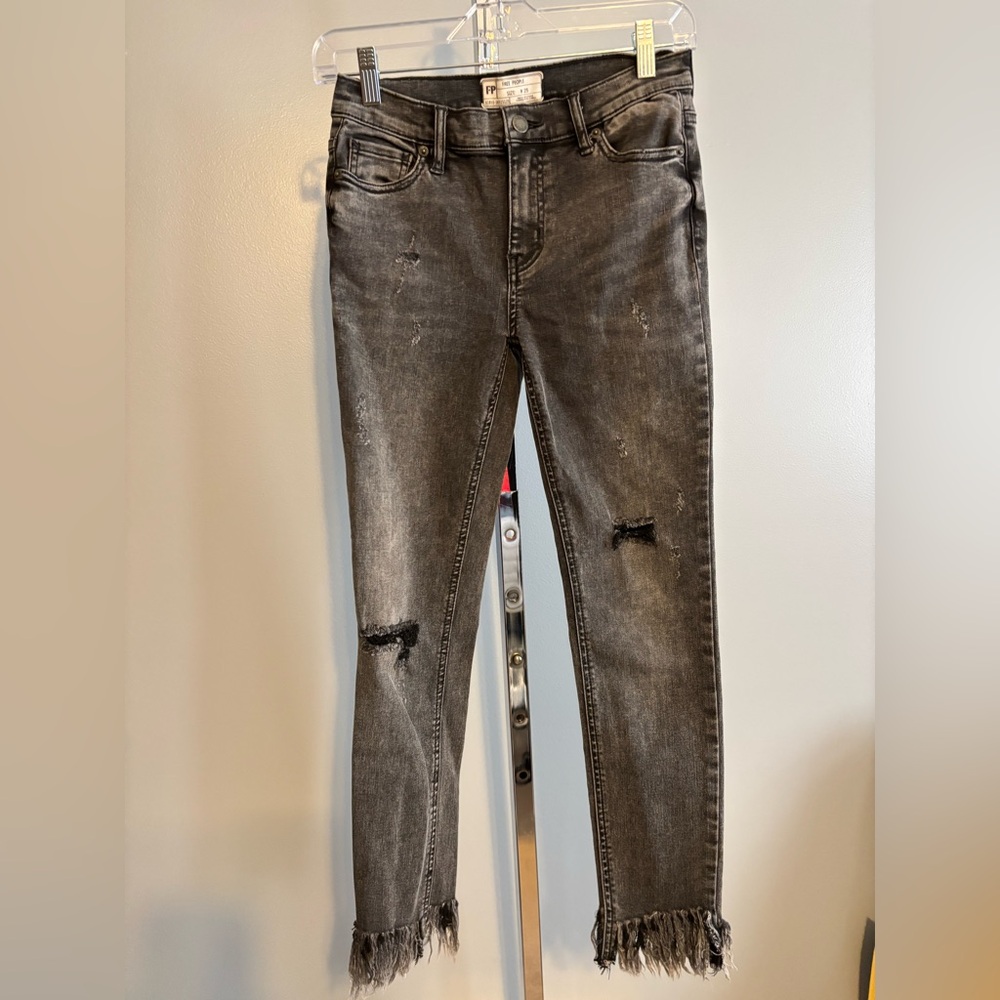 FREE PEOPLE Women's Frayed‎ Black Jeans Denim Size 25 Fringe Crop Destroyed